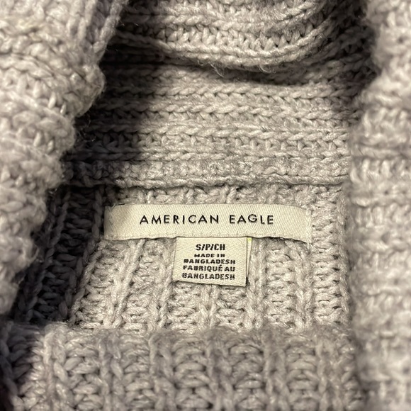 American Eagle Two-Toned Sweater - Picture 2 of 2
